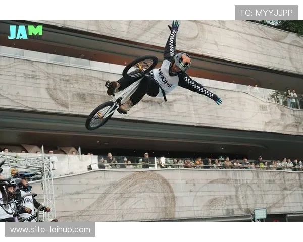 全国极限大赛BMX大绝招澳大利亚选手Andrew首轮暂列第一